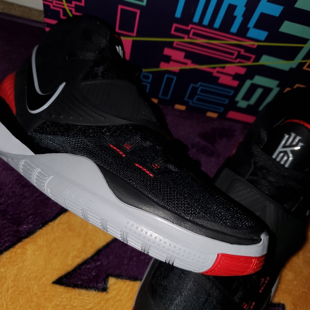 Kyrie 6 Bred [GS] Basketball Shoes